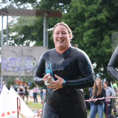 16.06.2024 - 26. Vierlanden-Triathlon Lena Gebhardt http://msf.ph/oto/6316924 16.06.2024 10:09:44 Schwimmen 217, 223, 217, 223 meine-sportfotos.de