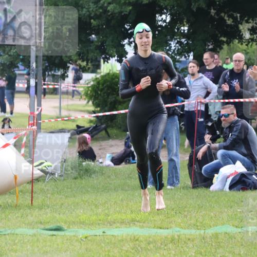 16.06.2024 - 26. Vierlanden-Triathlon Lena Gebhardt http://msf.ph/oto/6316935 16.06.2024 10:10:00 Schwimmen 189, 189 meine-sportfotos.de
