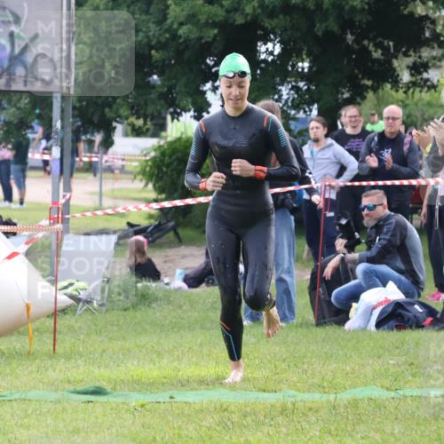 16.06.2024 - 26. Vierlanden-Triathlon Lena Gebhardt http://msf.ph/oto/6316938 16.06.2024 10:10:01 Schwimmen 189, 189 meine-sportfotos.de