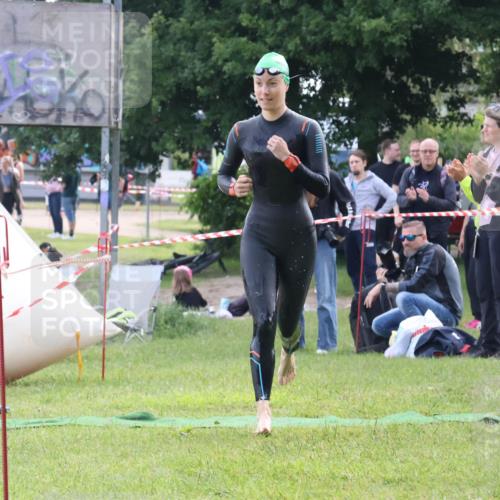 16.06.2024 - 26. Vierlanden-Triathlon Lena Gebhardt http://msf.ph/oto/6316943 16.06.2024 10:10:01 Schwimmen 189, 189 meine-sportfotos.de