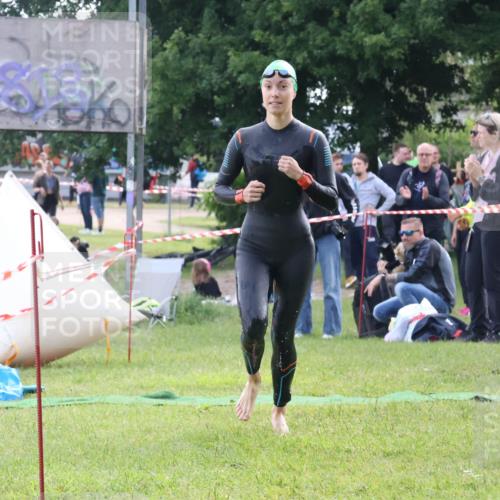 16.06.2024 - 26. Vierlanden-Triathlon Lena Gebhardt http://msf.ph/oto/6316946 16.06.2024 10:10:02 Schwimmen 189, 189 meine-sportfotos.de