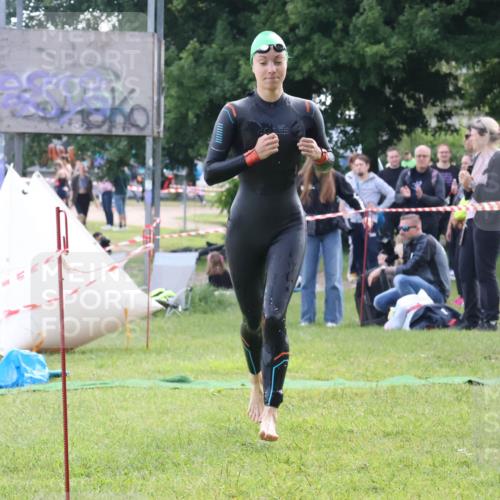 16.06.2024 - 26. Vierlanden-Triathlon Lena Gebhardt http://msf.ph/oto/6316949 16.06.2024 10:10:02 Schwimmen 189, 189 meine-sportfotos.de