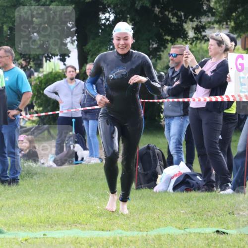 16.06.2024 - 26. Vierlanden-Triathlon Lena Gebhardt http://msf.ph/oto/6316966 16.06.2024 10:10:38 Schwimmen 193, 197, 198, 224, 193, 197, 198, 224 meine-sportfotos.de