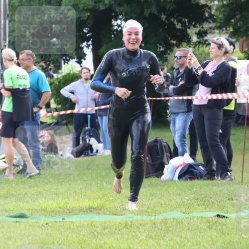 16.06.2024 - 26. Vierlanden-Triathlon Lena Gebhardt http://msf.ph/oto/6316969 16.06.2024 10:10:38 Schwimmen 193, 197, 198, 224, 193, 197, 198, 224 meine-sportfotos.de