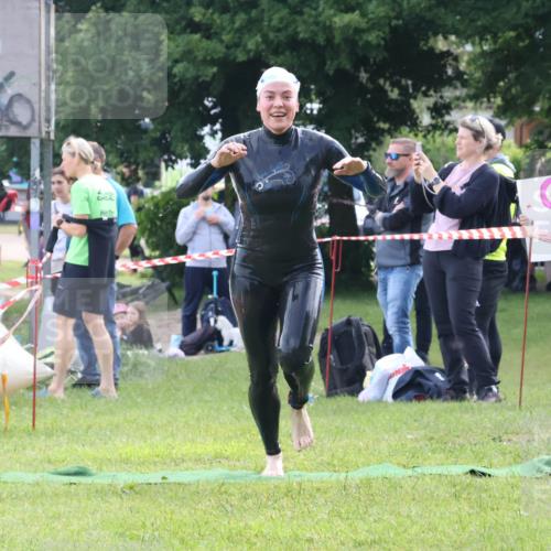 16.06.2024 - 26. Vierlanden-Triathlon Lena Gebhardt http://msf.ph/oto/6316974 16.06.2024 10:10:39 Schwimmen 193, 197, 198, 224, 193, 197, 198, 224 meine-sportfotos.de