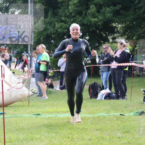 16.06.2024 - 26. Vierlanden-Triathlon Lena Gebhardt http://msf.ph/oto/6316982 16.06.2024 10:10:40 Schwimmen 193, 197, 198, 224, 193, 197, 198, 224 meine-sportfotos.de