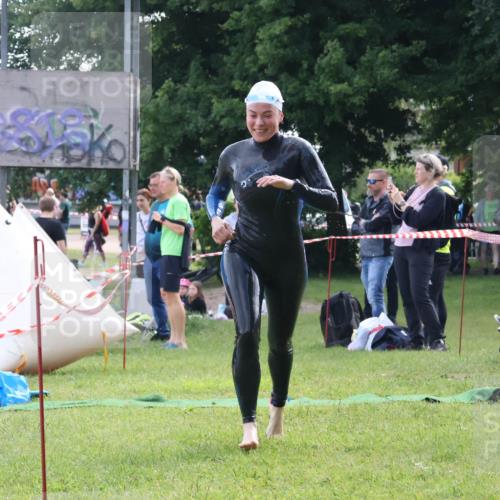 16.06.2024 - 26. Vierlanden-Triathlon Lena Gebhardt http://msf.ph/oto/6316987 16.06.2024 10:10:40 Schwimmen 193, 197, 198, 224, 193, 197, 198, 224 meine-sportfotos.de