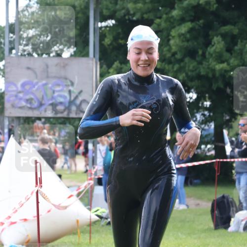 16.06.2024 - 26. Vierlanden-Triathlon Lena Gebhardt http://msf.ph/oto/6316994 16.06.2024 10:10:41 Schwimmen 193, 197, 198, 224, 193, 197, 198, 224 meine-sportfotos.de