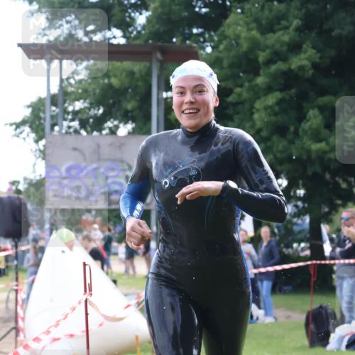 16.06.2024 - 26. Vierlanden-Triathlon Lena Gebhardt http://msf.ph/oto/6316999 16.06.2024 10:10:41 Schwimmen 193, 197, 198, 224, 193, 197, 198, 224 meine-sportfotos.de