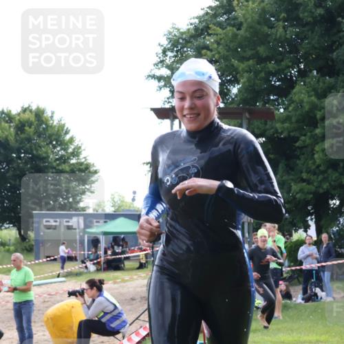 16.06.2024 - 26. Vierlanden-Triathlon Lena Gebhardt http://msf.ph/oto/6317005 16.06.2024 10:10:42 Schwimmen 193, 197, 198, 224, 193, 197, 198, 224 meine-sportfotos.de