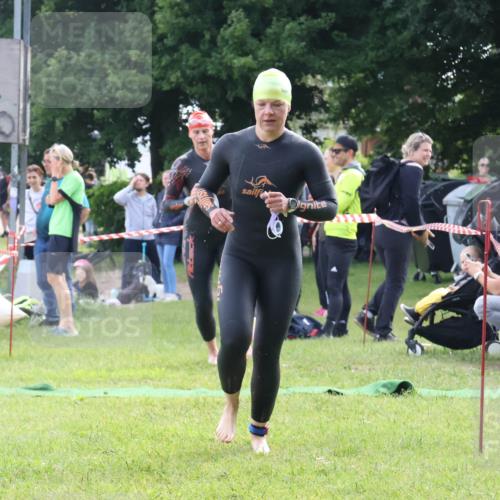 16.06.2024 - 26. Vierlanden-Triathlon Lena Gebhardt http://msf.ph/oto/6317021 16.06.2024 10:10:45 Schwimmen 193, 197, 198, 224, 193, 197, 198, 224 meine-sportfotos.de
