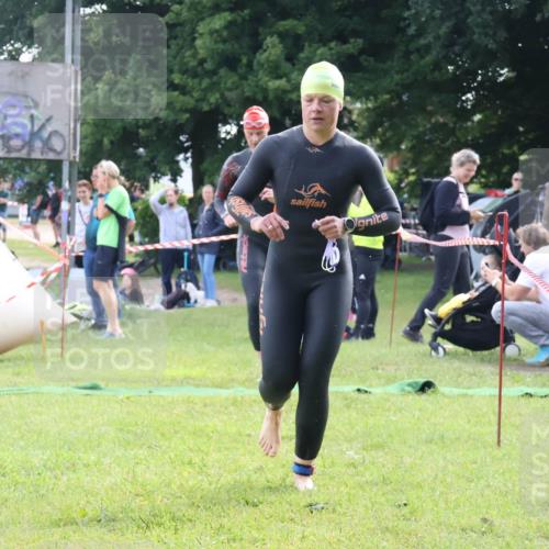 16.06.2024 - 26. Vierlanden-Triathlon Lena Gebhardt http://msf.ph/oto/6317022 16.06.2024 10:10:46 Schwimmen 197, 198, 224, 197, 198, 224 meine-sportfotos.de