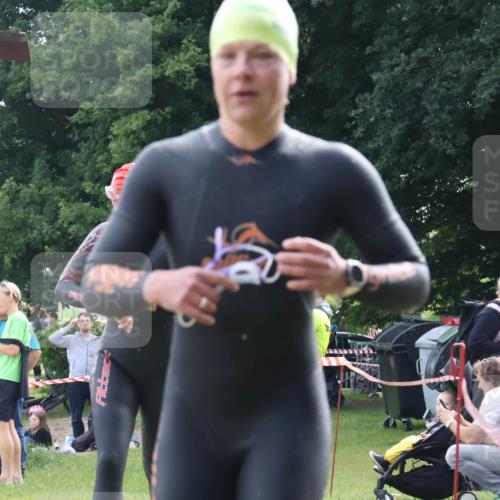 16.06.2024 - 26. Vierlanden-Triathlon Lena Gebhardt http://msf.ph/oto/6317031 16.06.2024 10:10:47 Schwimmen 197, 198, 224, 197, 198, 224 meine-sportfotos.de
