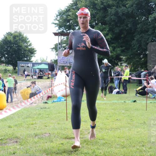 16.06.2024 - 26. Vierlanden-Triathlon Lena Gebhardt http://msf.ph/oto/6317039 16.06.2024 10:10:49 Schwimmen 197, 198, 224, 197, 198, 224 meine-sportfotos.de