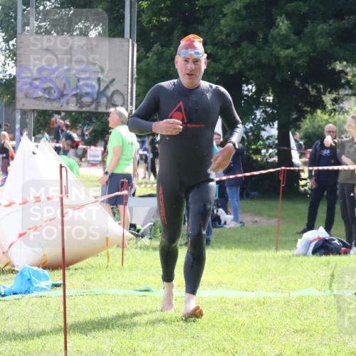 16.06.2024 - 26. Vierlanden-Triathlon Lena Gebhardt http://msf.ph/oto/6317111 16.06.2024 10:11:41 Schwimmen 200, 200 meine-sportfotos.de