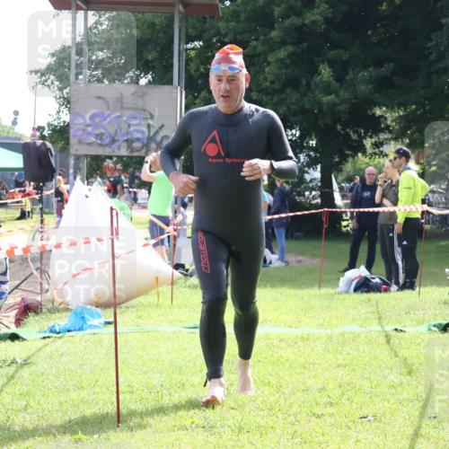 16.06.2024 - 26. Vierlanden-Triathlon Lena Gebhardt http://msf.ph/oto/6317118 16.06.2024 10:11:42 Schwimmen 200, 200 meine-sportfotos.de