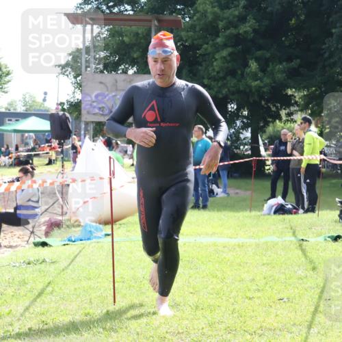 16.06.2024 - 26. Vierlanden-Triathlon Lena Gebhardt http://msf.ph/oto/6317120 16.06.2024 10:11:42 Schwimmen 200, 200 meine-sportfotos.de
