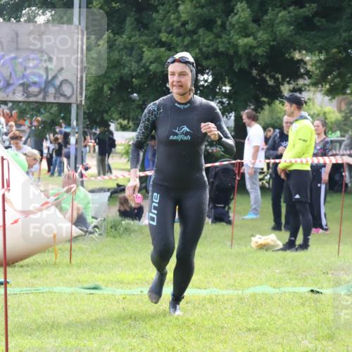 16.06.2024 - 26. Vierlanden-Triathlon Lena Gebhardt http://msf.ph/oto/6317139 16.06.2024 10:13:06 Schwimmen 184, 184 meine-sportfotos.de