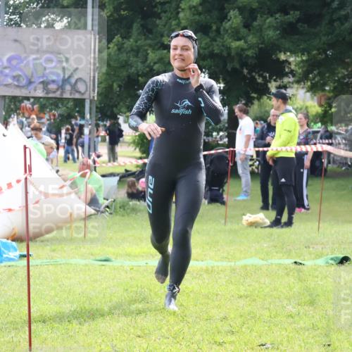 16.06.2024 - 26. Vierlanden-Triathlon Lena Gebhardt http://msf.ph/oto/6317143 16.06.2024 10:13:06 Schwimmen 184, 184 meine-sportfotos.de