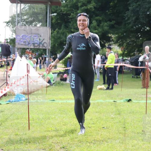 16.06.2024 - 26. Vierlanden-Triathlon Lena Gebhardt http://msf.ph/oto/6317150 16.06.2024 10:13:07 Schwimmen 184, 184 meine-sportfotos.de