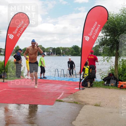 16.06.2024 - 7 Türme Triathlon KatJ http://msf.ph/oto/6317160 16.06.2024 11:53:11 Schwimmen 315, 325, 346, 347, 381, 397, 398, 441, 450, 462, 472, 489, 520, 539, 572, 593, 614 meine-sportfotos.de