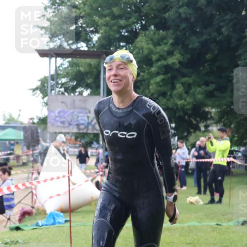 16.06.2024 - 26. Vierlanden-Triathlon Lena Gebhardt http://msf.ph/oto/6317188 16.06.2024 10:14:22 Schwimmen 186, 196, 186, 196 meine-sportfotos.de