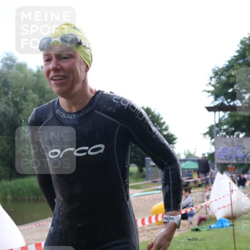 16.06.2024 - 26. Vierlanden-Triathlon Lena Gebhardt http://msf.ph/oto/6317194 16.06.2024 10:14:23 Schwimmen 186, 196, 186, 196 meine-sportfotos.de