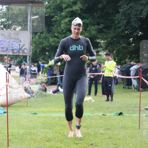 16.06.2024 - 26. Vierlanden-Triathlon Lena Gebhardt http://msf.ph/oto/6317205 16.06.2024 10:14:27 Schwimmen 186, 186 meine-sportfotos.de