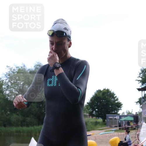 16.06.2024 - 26. Vierlanden-Triathlon Lena Gebhardt http://msf.ph/oto/6317229 16.06.2024 10:14:30 Schwimmen 186, 186 meine-sportfotos.de