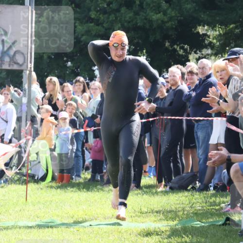 16.06.2024 - 26. Vierlanden-Triathlon Lena Gebhardt http://msf.ph/oto/6317232 16.06.2024 10:53:08 Schwimmen 238, 238 meine-sportfotos.de