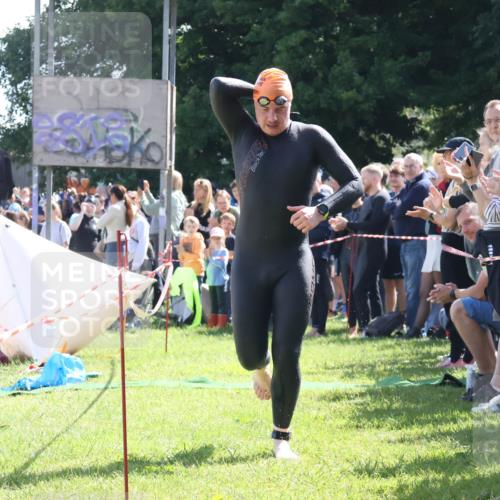 16.06.2024 - 26. Vierlanden-Triathlon Lena Gebhardt http://msf.ph/oto/6317241 16.06.2024 10:53:09 Schwimmen 238, 238 meine-sportfotos.de