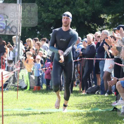 16.06.2024 - 26. Vierlanden-Triathlon Lena Gebhardt http://msf.ph/oto/6317266 16.06.2024 10:53:54 Schwimmen 241, 263, 241, 263 meine-sportfotos.de