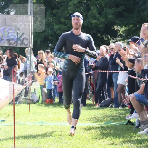 16.06.2024 - 26. Vierlanden-Triathlon Lena Gebhardt http://msf.ph/oto/6317268 16.06.2024 10:53:54 Schwimmen 241, 263, 241, 263 meine-sportfotos.de