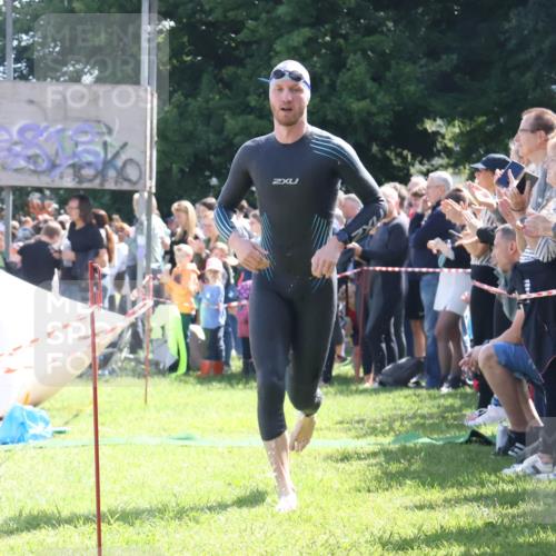 16.06.2024 - 26. Vierlanden-Triathlon Lena Gebhardt http://msf.ph/oto/6317271 16.06.2024 10:53:55 Schwimmen 241, 263, 241, 263 meine-sportfotos.de