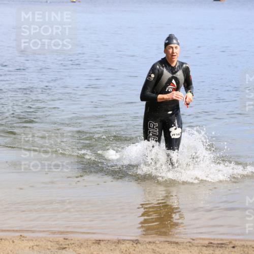 16.06.2024 - 26. Vierlanden-Triathlon Strokosch-Dieckow http://msf.ph/oto/6317293 16.06.2024 10:07:07 Schwimmen 202, 211, 202, 211 meine-sportfotos.de