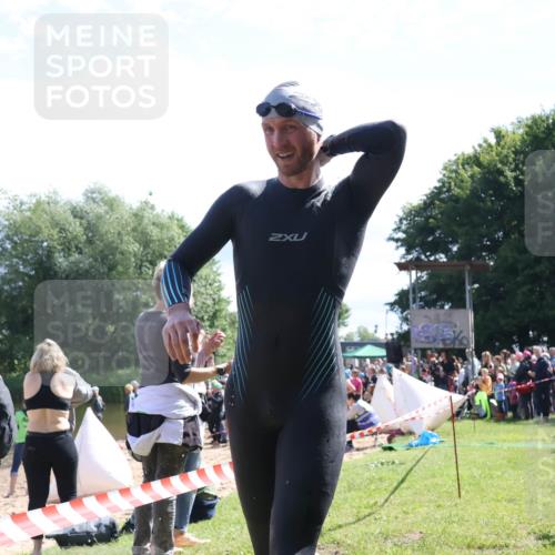 16.06.2024 - 26. Vierlanden-Triathlon Lena Gebhardt http://msf.ph/oto/6317300 16.06.2024 10:53:57 Schwimmen 241, 263, 241, 263 meine-sportfotos.de