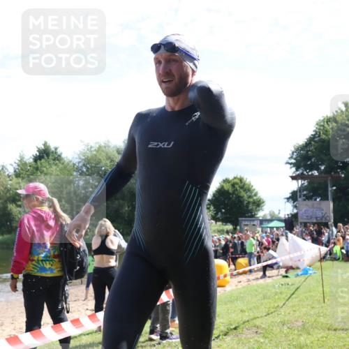 16.06.2024 - 26. Vierlanden-Triathlon Lena Gebhardt http://msf.ph/oto/6317303 16.06.2024 10:53:57 Schwimmen 241, 263, 241, 263 meine-sportfotos.de