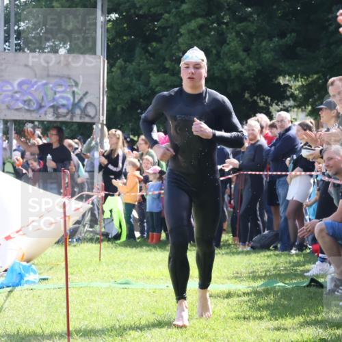 16.06.2024 - 26. Vierlanden-Triathlon Lena Gebhardt http://msf.ph/oto/6317337 16.06.2024 10:54:32 Schwimmen 266, 305, 331, 266, 305, 331 meine-sportfotos.de