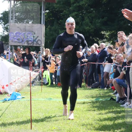 16.06.2024 - 26. Vierlanden-Triathlon Lena Gebhardt http://msf.ph/oto/6317343 16.06.2024 10:54:33 Schwimmen 266, 305, 331, 266, 305, 331 meine-sportfotos.de