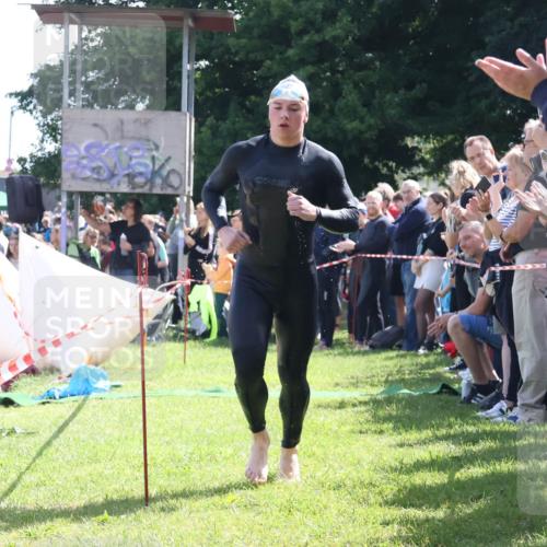 16.06.2024 - 26. Vierlanden-Triathlon Lena Gebhardt http://msf.ph/oto/6317346 16.06.2024 10:54:33 Schwimmen 266, 305, 331, 266, 305, 331 meine-sportfotos.de