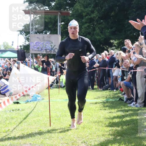 16.06.2024 - 26. Vierlanden-Triathlon Lena Gebhardt http://msf.ph/oto/6317349 16.06.2024 10:54:33 Schwimmen 266, 305, 331, 266, 305, 331 meine-sportfotos.de