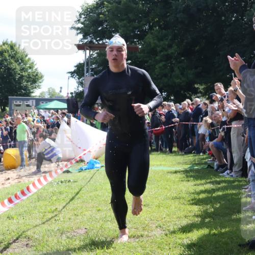 16.06.2024 - 26. Vierlanden-Triathlon Lena Gebhardt http://msf.ph/oto/6317359 16.06.2024 10:54:34 Schwimmen 266, 305, 331, 266, 305, 331 meine-sportfotos.de