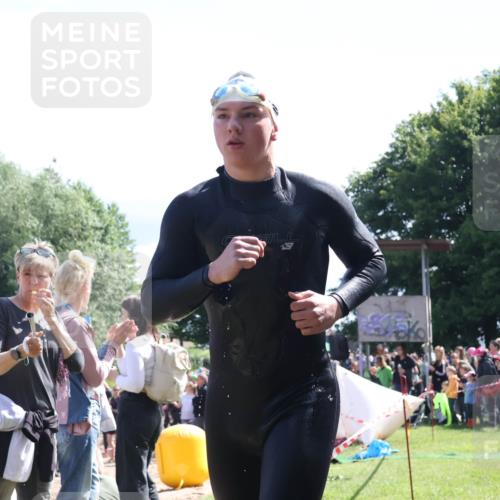 16.06.2024 - 26. Vierlanden-Triathlon Lena Gebhardt http://msf.ph/oto/6317369 16.06.2024 10:54:35 Schwimmen 266, 273, 305, 331, 266, 273, 305, 331 meine-sportfotos.de