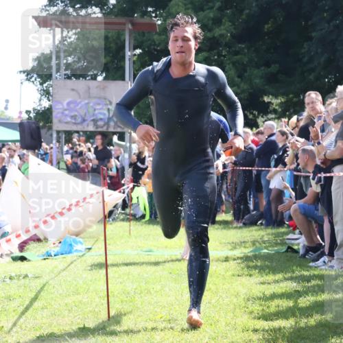 16.06.2024 - 26. Vierlanden-Triathlon Lena Gebhardt http://msf.ph/oto/6317375 16.06.2024 10:54:43 Schwimmen 273, 305, 331, 273, 305, 331 meine-sportfotos.de
