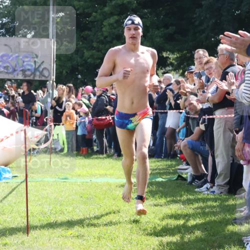 16.06.2024 - 26. Vierlanden-Triathlon Lena Gebhardt http://msf.ph/oto/6317432 16.06.2024 10:54:50 Schwimmen 272, 273, 272, 273 meine-sportfotos.de