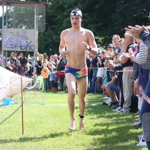 16.06.2024 - 26. Vierlanden-Triathlon Lena Gebhardt http://msf.ph/oto/6317435 16.06.2024 10:54:50 Schwimmen 272, 273, 272, 273 meine-sportfotos.de