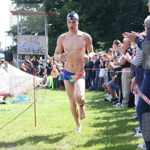 16.06.2024 - 26. Vierlanden-Triathlon Lena Gebhardt http://msf.ph/oto/6317439 16.06.2024 10:54:50 Schwimmen 272, 273, 272, 273 meine-sportfotos.de