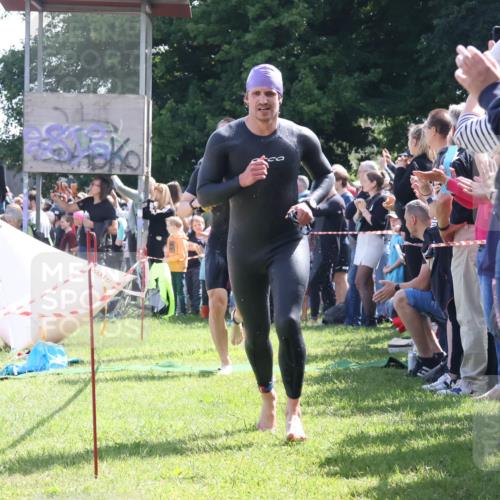 16.06.2024 - 26. Vierlanden-Triathlon Lena Gebhardt http://msf.ph/oto/6317500 16.06.2024 10:55:11 Schwimmen 243, 332, 338, 343, 243, 332, 338, 343 meine-sportfotos.de