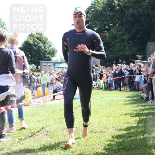 16.06.2024 - 26. Vierlanden-Triathlon Lena Gebhardt http://msf.ph/oto/6317543 16.06.2024 10:55:15 Schwimmen 243, 332, 343, 243, 332, 343 meine-sportfotos.de
