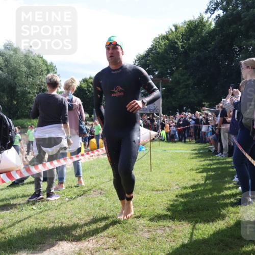 16.06.2024 - 26. Vierlanden-Triathlon Lena Gebhardt http://msf.ph/oto/6317546 16.06.2024 10:55:16 Schwimmen 243, 332, 343, 243, 332, 343 meine-sportfotos.de